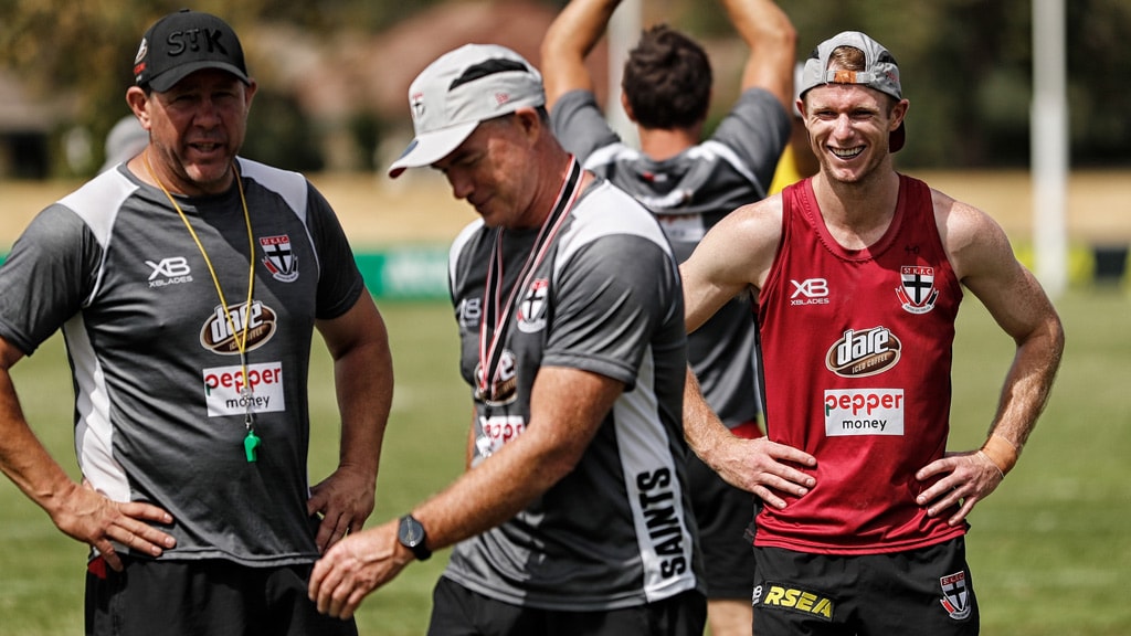 hind1024coaches.jpg Nick Hind (right) with Brett Ratten and senior coach Alan Richardson - AFL,St Kilda Saints,Nick Hind,Alan Richardson,Draft